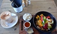 アンノウン・チャプターカフェのグラノーラとチャイラテ